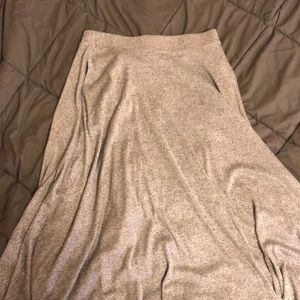 NEW WITH TAGS!! Zara trendy grey midi skirt 👗